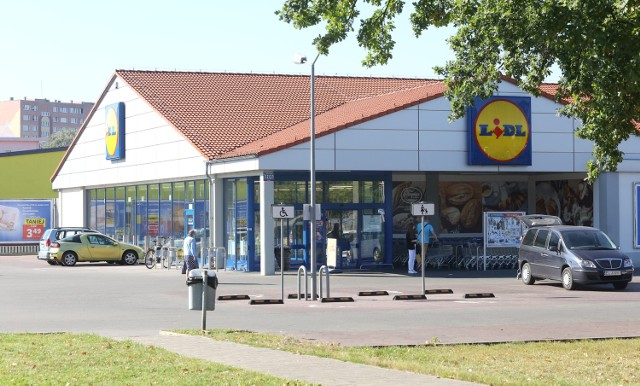 Udział w Czarnym Piątku zapowiedział już Lidl. Do kupienia po promocyjnych cenach będą m.in. meble, pościele, narzędzia kuchenne, a także sprzęt AGD.Black Friday 2016 - sprawdź listę sklepów oline