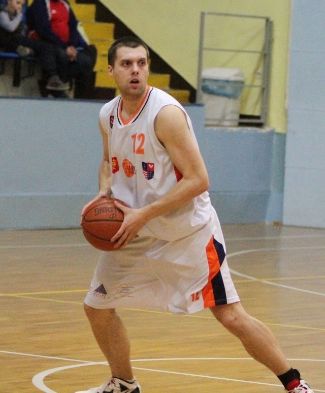 Wojciech Miernik (z piłką) zdobył w Krakowie 14 punktów.