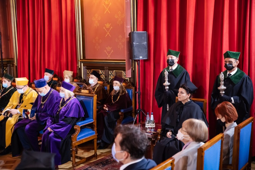 7 października Olga Tokarczuk odebrała tytuł doktora honoris...