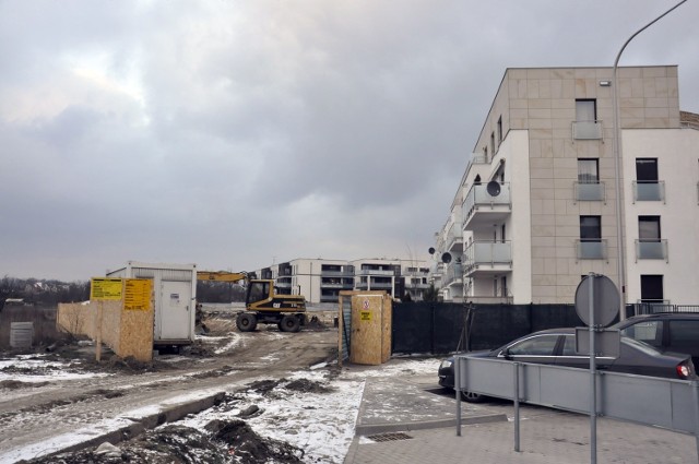 Wjazd na budowę nowego budynku przy ul. Rymarskiej