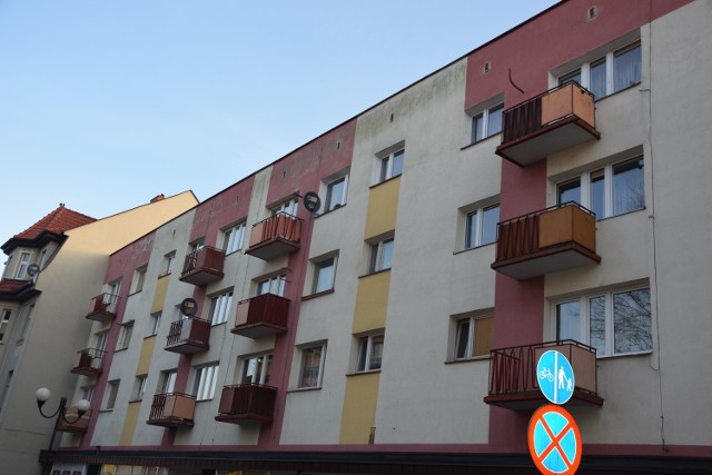 Za te balkony przy ulicy 1 Maja w Szczecinku nie trzeba będzie zapłacić, tylko za nowe realizacje i tylko te "wchodzące" w pas drogowy