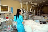 Dolny Śląsk: Przy łóżkach chorych zabraknie pielęgniarek. Skarżą się na bardzo niskie zarobki