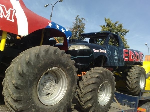 Plac Inwalidów ożyje. Przygotowania trwają. Na miejsce przyjechały już monster trucki.