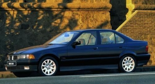 Fot. BMW: BMW serii 3 drugiej generacji (E 36) produkowano w latach 1990- 1998. Najpopularniejszą wersją nadwoziową dostępną na rynku aut używanych jest sedan.