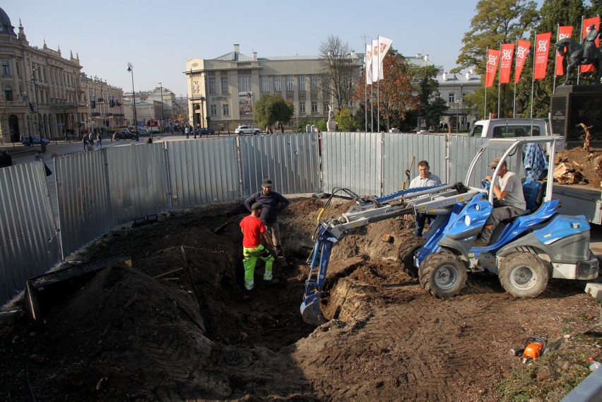 Na pl. Litewskim szykują miejsce na nowe drzewo