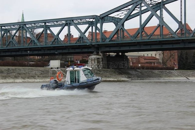 Policja wodna w marcu podczas pierwszego tegorocznego patrolu na Wiśle.