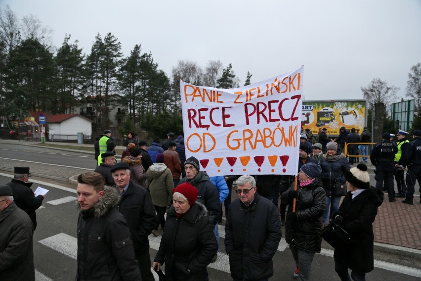 Grabówka. Protest mieszkańców na rondzie. Blokowali drogę (zdjęcia, wideo)