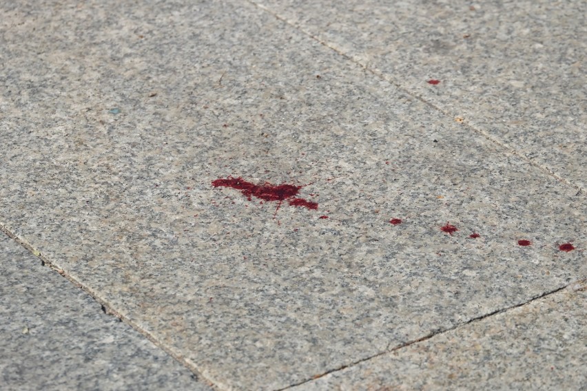 Wypadek na Rynku Kościuszki w Białymstoku. Mężczyźni spadli...