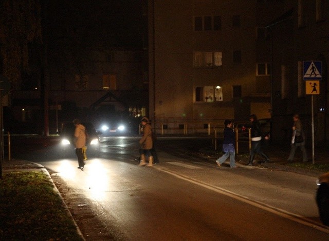 Na ul. Armii Krajowej nie świecą wszystkie lampy.