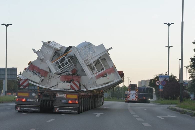 Z kolei na placu przy ul. Odolanowskiej trwa budowa  ściany...