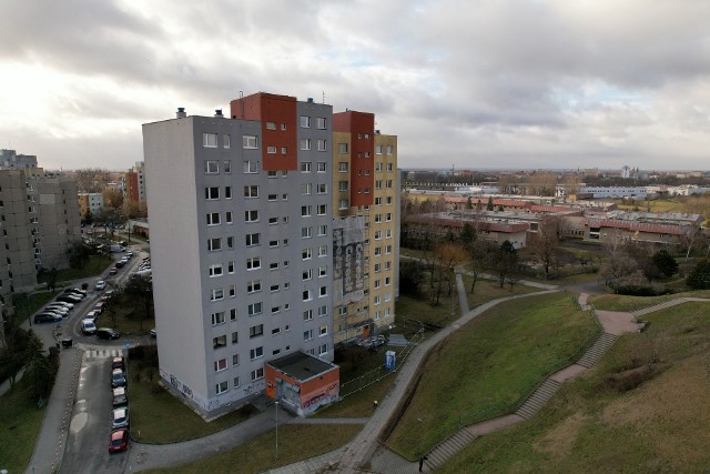 Nadal trwa prokuratorskie śledztwo dotyczące przyczyn pożaru, w którym zginęła trzyosobowa rodzina. Pod uwagę brane są dwa scenariusze - albo było to przypadkowe zaprószenie ognia albo jeden z mieszkańców świadomie wzniecił pożar.