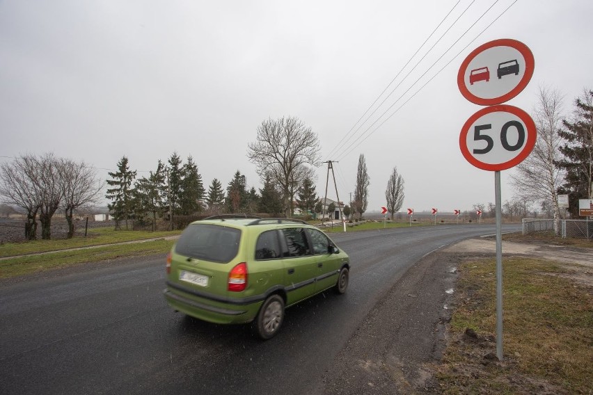 - Ponad czterokilometrowy odcinek zyskał nową nawierzchnię,...