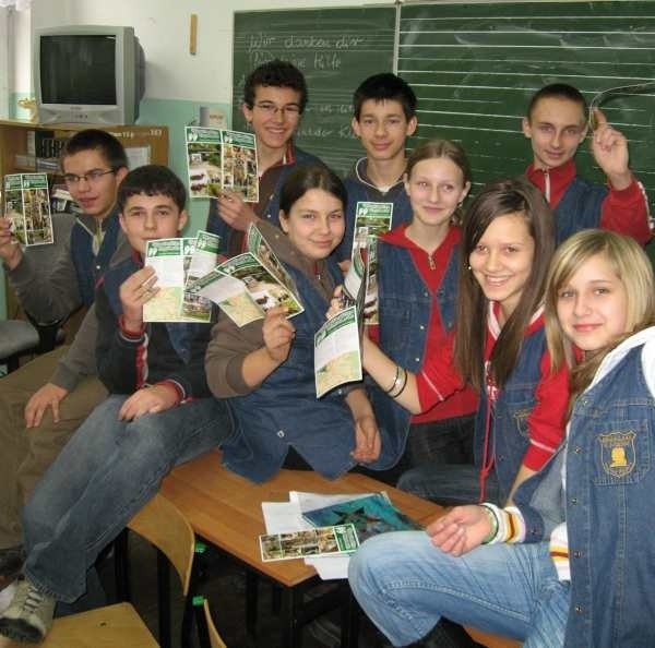 Uczniowie sulęcińskiego gimnazjum są bardzo dumni, że ich folder dostaje każdy zwiedzający zoo