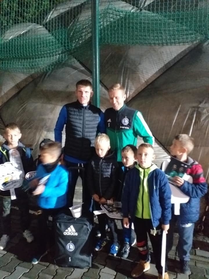 Młodzi piłkarze Baszty Rytwiany spotkali się z Arturem Jędrzejczykiem, Aleksandarem Vukoviciem i byłym drugim trenerem reprezentacji Polski
