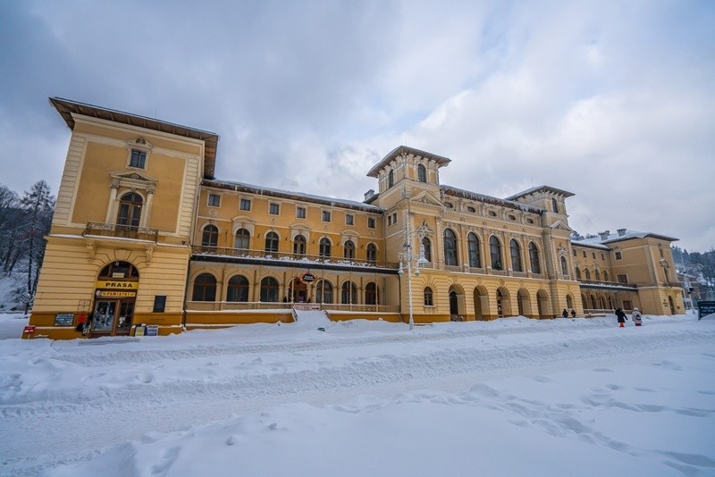 Krynica-Zdrój gotowa na ferie zimowe. Zobacz, jak malowniczo wygląda uzdrowisko