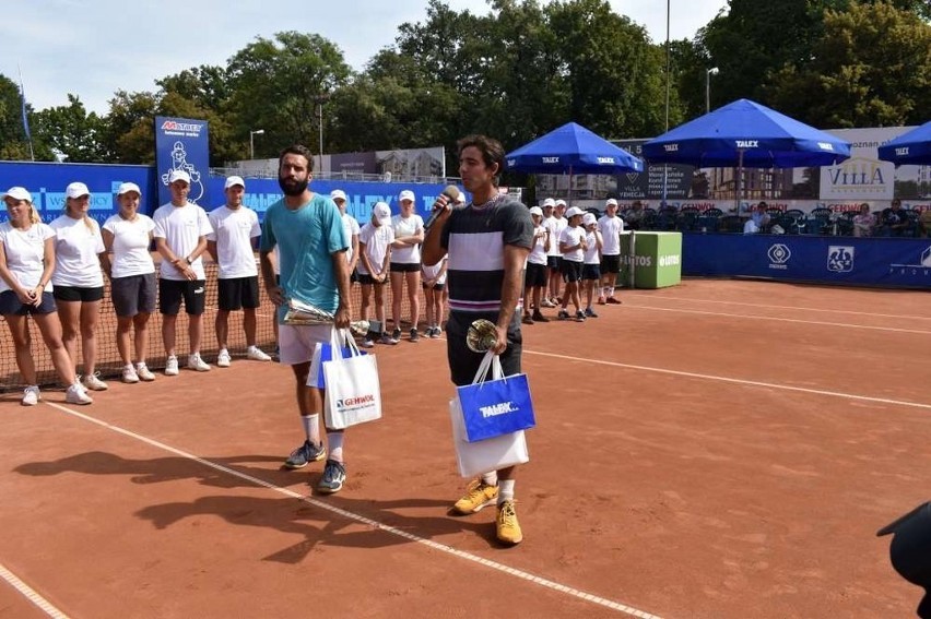 Czech Vaclav Safranek (z lewej) wygrał w Poznaniu tenisowy...