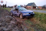 Pijany wsiadł za kierownicę. Zatrzymał go inny uczestnik ruchu. Przy próbie ucieczki skończył dachując w rowie