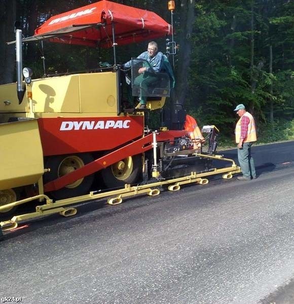 O zlecenie starały się łącznie cztery firmy, poza Infrabudem zgłosił się jeszcze Colas, Strabag oraz Przedsiębiorstwo Drogowo Mostowe ze Słupska. Infrabud był najtańszy.