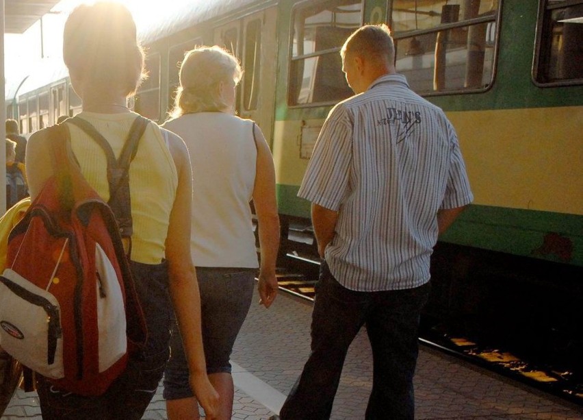 Alarm bombowy w pociągu Wrocław - Lublin. W Dęblinie ewakuowano pasażerów