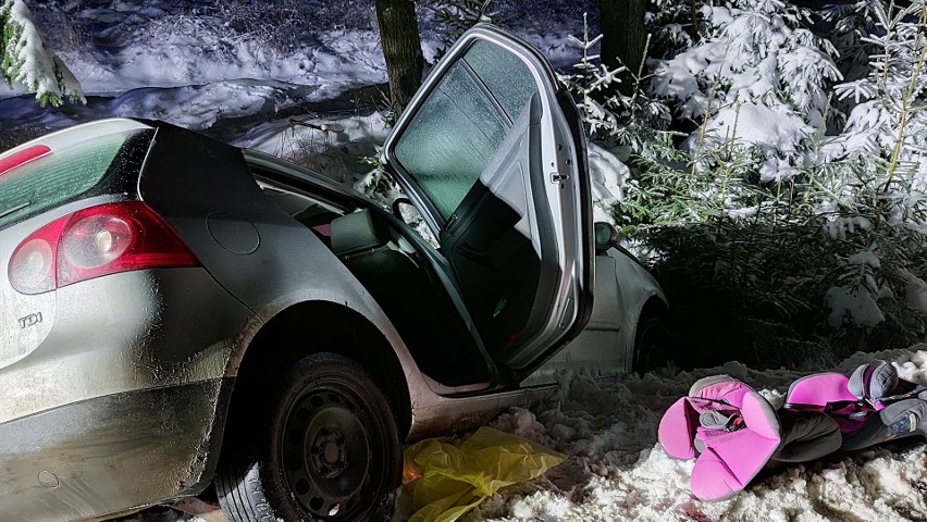 Uszkodzone pojazdy, które brały udział w wypadku na Dolnym...