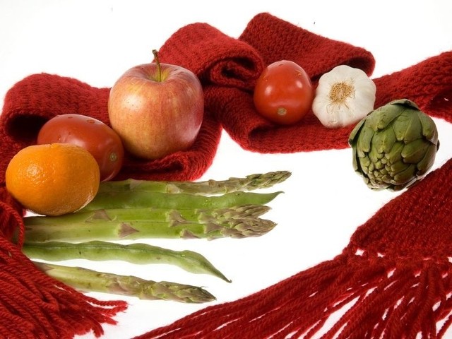 W jesienno-zimowej diecie nie powinno zabraknąć sezonowych warzyw i owoców. 