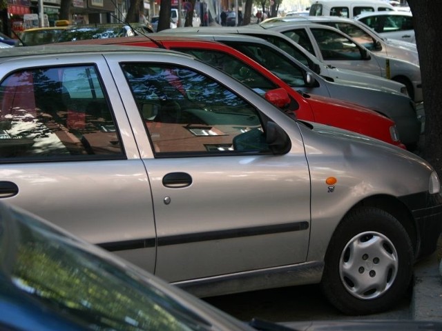 W tym roku drogowcy wybudują 550 miejsc parkingowych dla samochodów.