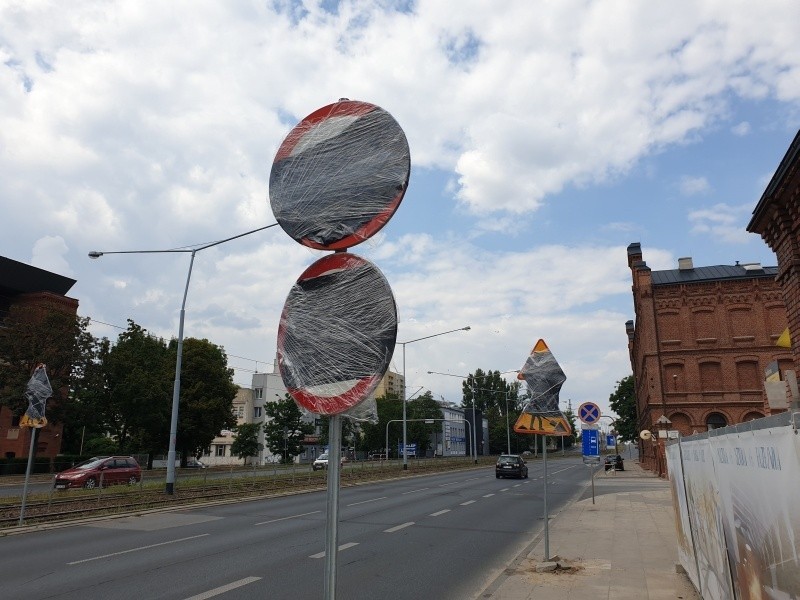 Najpoważniejszym utrudnieniem dla kierowców jest zawężenie...