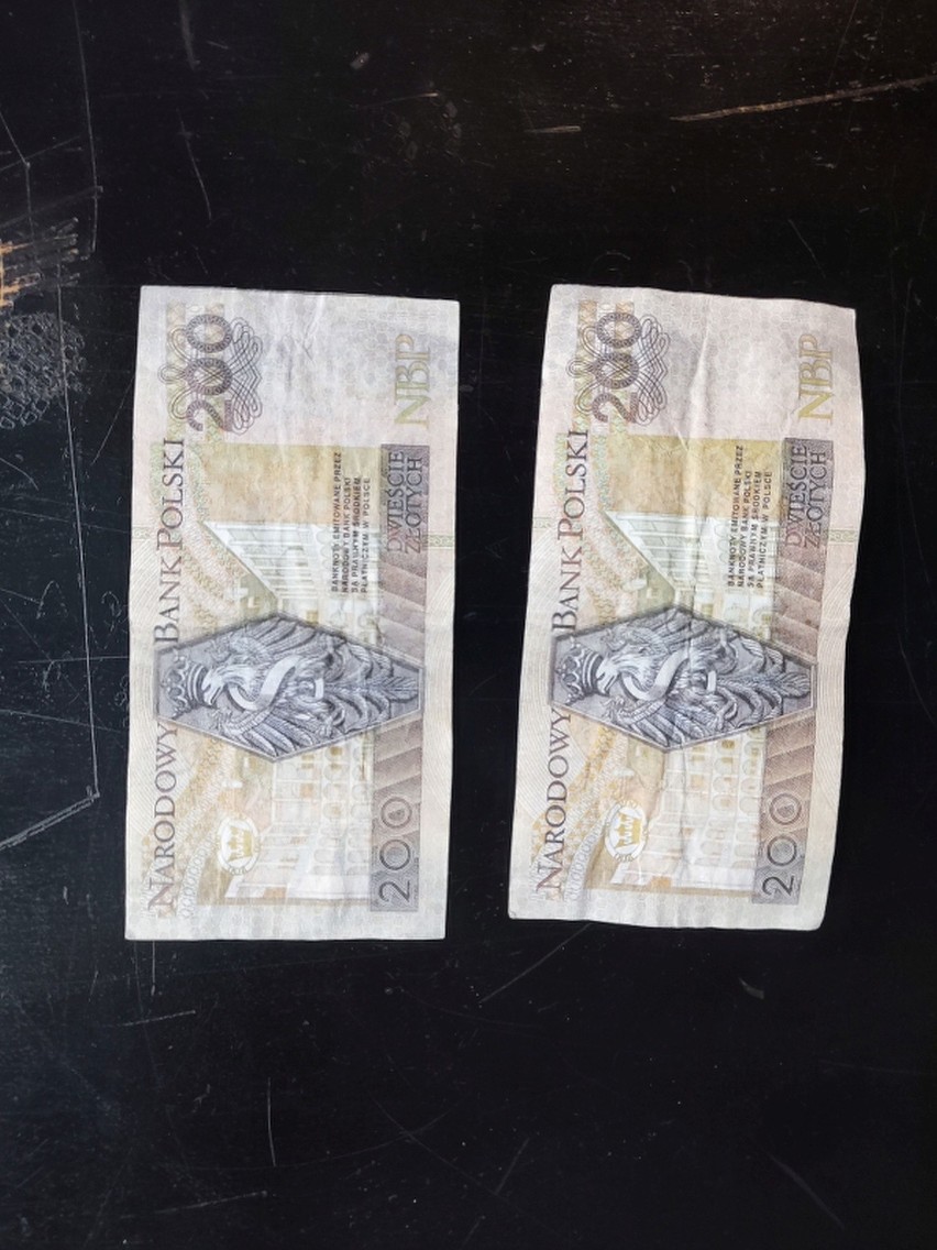 Toruń. Płacili w sklepach fałszywymi banknotami o nominale 200 zł 