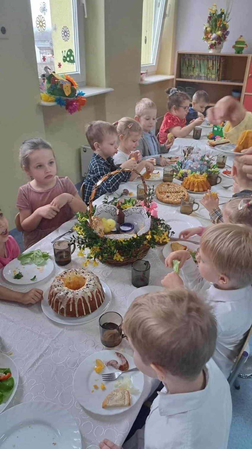 Wielkanocne śniadanie w Przedszkolu Samorządowym w Sędziszowie. Zobacz zdjęcia