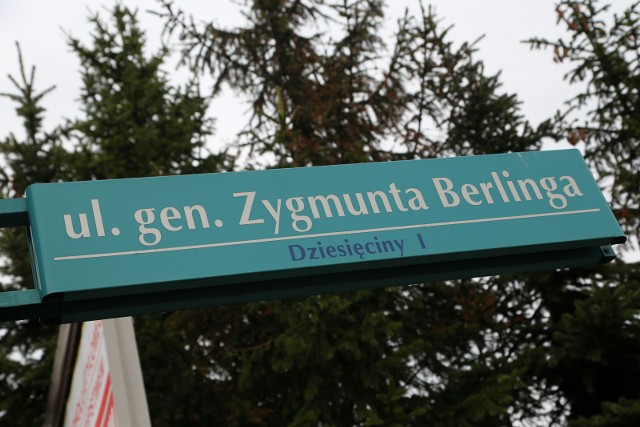 Przy Berlinga wymienić trzeba nie tylko tablice, ale też wielkie napisy na blokach, informujące o konkretnym adresie.