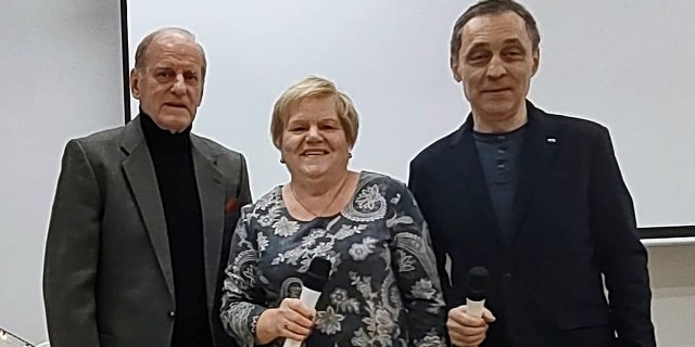 Bohaterowie wieczoru: Andrzej Mędrzycki, Grażyna Jakubczyk, szefowa Radomskiego Centrum Aktywności Senior&oacute;w i Robert Grudzień.