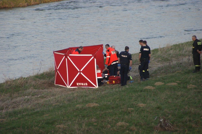Nowy Targ. Strażacy wyłowili zwłoki z Dunajca [FOTO]