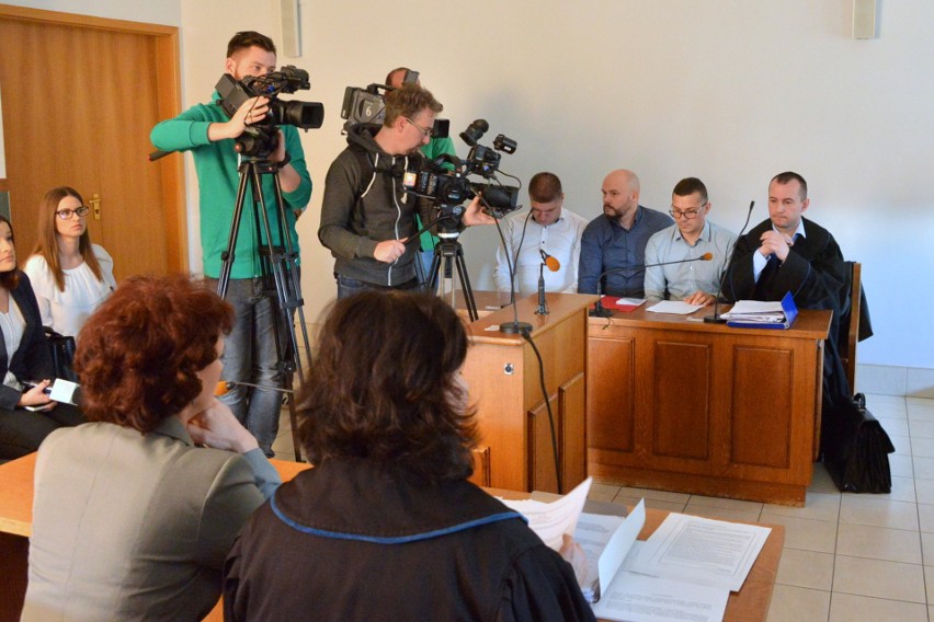 Ratownicy kontra dyrektor Pogotowia. W Kielcach trwa proces (WIDEO, zdjęcia)