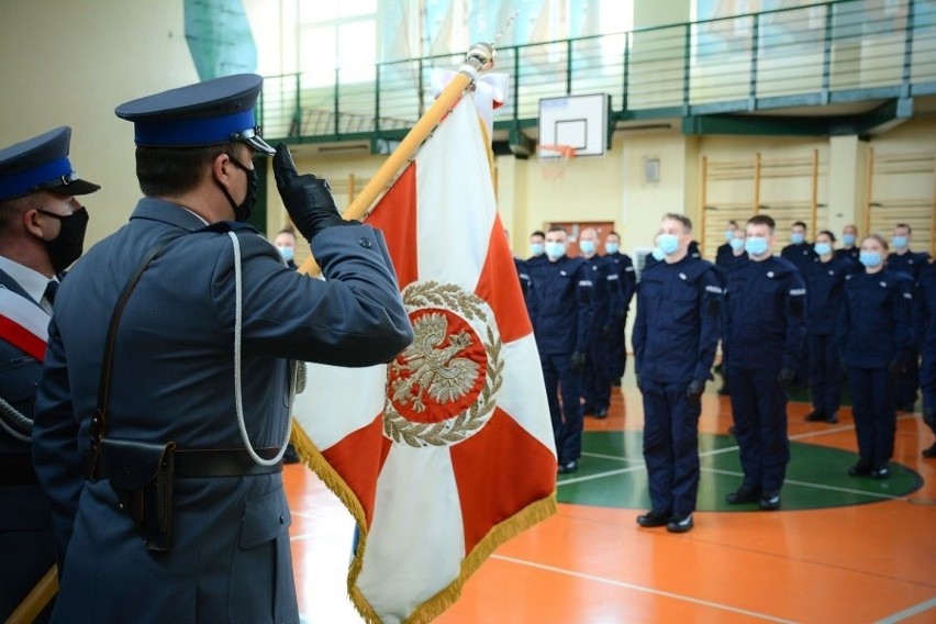 Ślubowanie policjantów. Ilu nowych funkcjonariuszy przyjęto? ZDJĘCIA