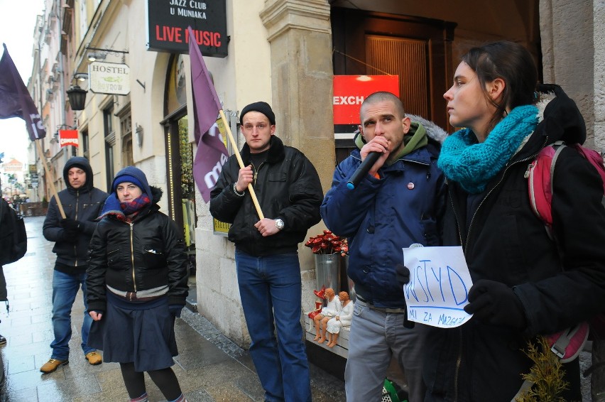 Protest byłych pracowników Almy oraz partii Razem [WIDEO, ZDJĘCIA]