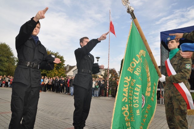 Ślubowanie klas policyjnych i wojskowych na sztandar szkoły im. Oskara Langego