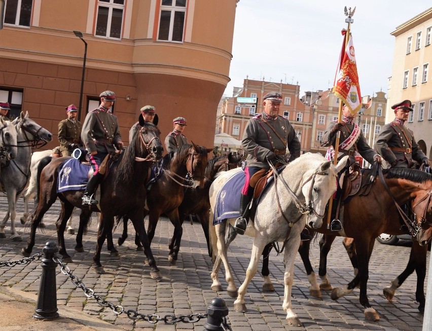 Parada kawalerii w Opolu. Ułani przeszli przez miasto dla uczczenia Święta Wojska Polskiego