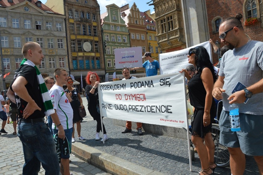 Starcie przeciwników prezydenta Dudy i kibiców Lechii Gdańsk...