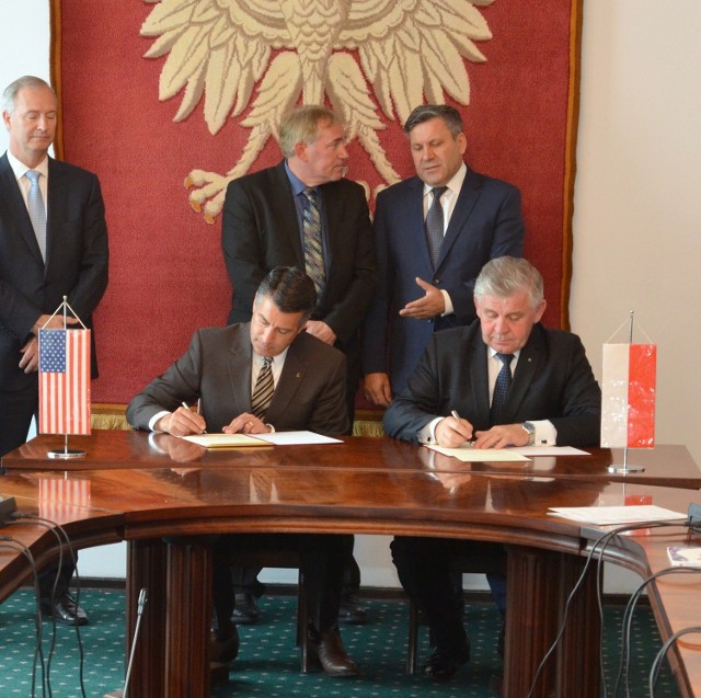 30 LIPCA 2015 Marszałek Sławomir Sosnowski i gubernator stanu Nevada, Brian Sandoval podpisali protokół o współpracy gospodarczej