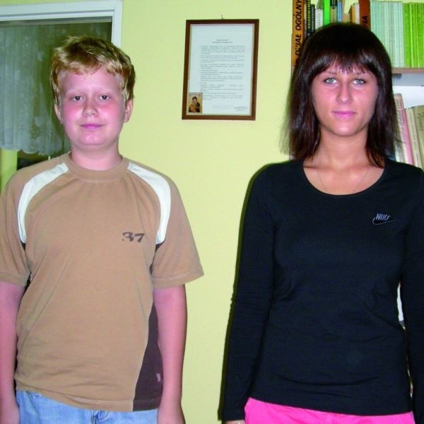 Natalia Kowszuk i Paweł Poskrobko, stypendyści marszałka województwa podlaskiego za wybitne osiągnięcia w nauce w roku szkolnym 2007/2008