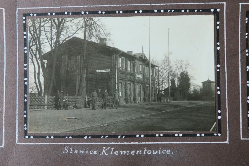 Drewniany budynek dworcowy w Klementowicach (powiat...