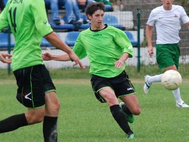 Damian Gardynik zdobył dwie bramki dla Łysicy w meczu z Beskidem. Gracz zespołu z Bodzentyna w kolejnym spotkaniu z Wierną nie zagra z powodu żółtych kartek. 