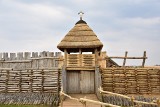 Nowa wieża bramna w Muzeum Archeologicznym w Biskupinie [zdjęcia, wideo]