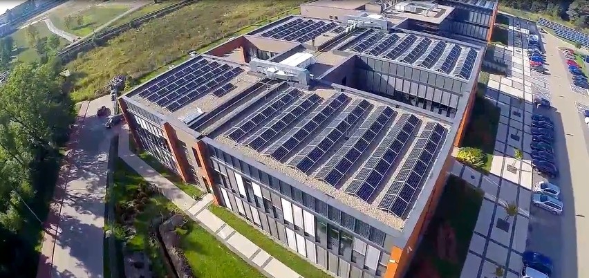 Solary na dachu Słupskiego Inkubatora Technologicznego (zdjęcia, wideo z drona) 