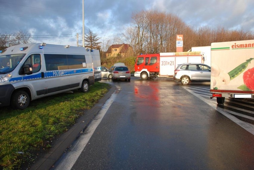 Ciężarna kobieta trafiła do szpitala po wypadku w Kowalach