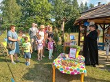 Ogród pięciu zmysłów w Sękowej już oficjalnie otwarty. Są domki dla pszczół, doniczki w zużytych oponach, kwiatowe rabaty, altana