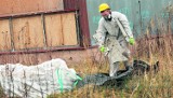 Gminy dopłacają do usuwania azbestu z domów