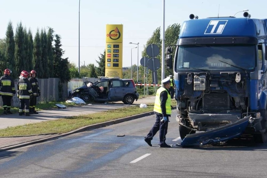 66-letni kierowca nissana zginął w zderzeniu z ciężarówką w...