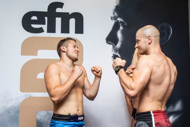 W sobotę (8 czerwca, początek o godz. 20.00) w Bydgoszczy odbędzie się kolejna gala MMA i K1 - Envio Fight Night ‘20Walki najlepszych zawodników z regionu obejrzymy w hali Artego Arenie. Kibiców czekają wielkie emocje. - Pierwszy raz pojawi się walka o pas polskiego kickboxingu o zawodowego mistrza Polski w kategoria K-1 do 60 kilogramów. Fajną walkę powinni stworzyć Damian Domachowski i Damian Gładkowicz. Na pewno ciekawie będzie podczas walki Anita Bekus - Ewelina Woźniak.  Po raz kolejny w wadze ciężkiej zaprezentuje się Dawid Kobiera. Będzie też Oskar Siegert, który wygrał już na naszych galach trzykrotnie. Zmienił klub, był też w Tajlandii. Na pewno podniósł swoje umiejętności. Poza walkami zobaczymy występ Ani Hnatowicz, która na pewno podkręci atmosferę. Na gali w roli gości pojawią się też Łukasz „Juras” Jurkowski i Michał „Longer” Andryszak - opowiada Karol Cygan, organizator gali Envio Fight Night.Każda kolejna edycja gali EFN przyciąga coraz więcej widzów. W 2016 roku na trybunach zasiadło 800 osób. Organizatorzy potrzebowaliśmy zaledwie dwóch lat, by podczas gali EFN ’19 zebrać na trybunach aż 3500 widzów. W tym roku spodziewają się jeszcze liczniejszej widowni. Bilety do nabycia w salonach Empik, STS oraz na stronie kupbilet.pl szczegóły na stronie www.efn.pl  Na piątek (7 czerwca, godz. 18.00) w hotelu Holiday Inn w Bydgoszczy zaplanowano oficjalne ważenie zawodników. Zobaczcie zdjęcia >>>