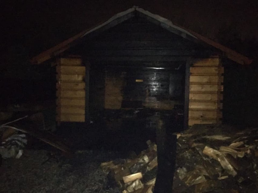 Cieciorki: Pożar garażu w gminie Zambrów. Spaliły się narzędzia [ZDJĘCIA]